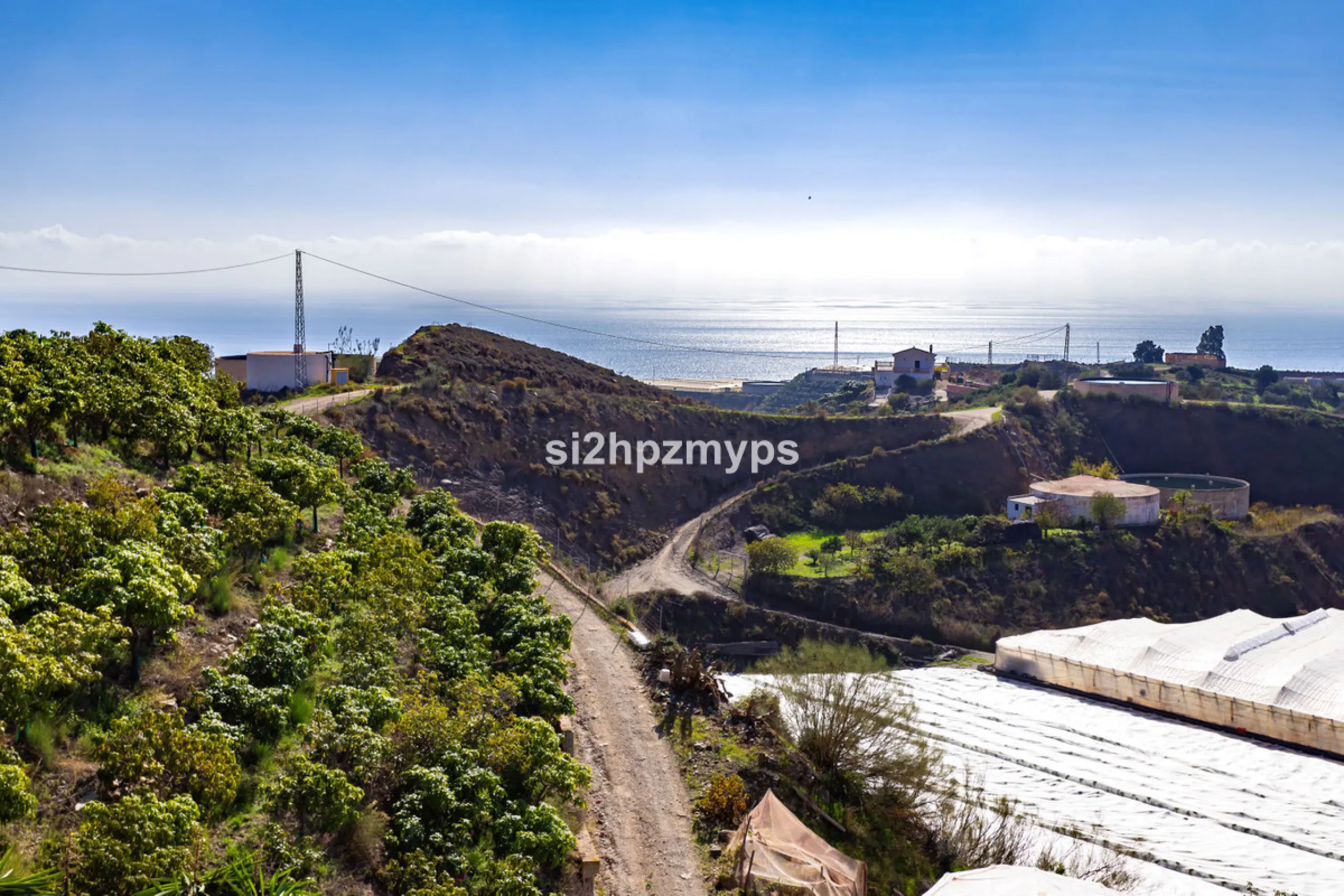 Finca with panoramic views and mango plantation Welcome to this rustic and lovely finca with 10,700 sqm of land and mango plantation located only 3 km from the beach in Lagos and 15 minutes from Torrox Costa via a road in good condition.