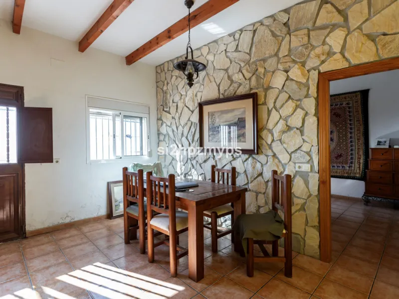 Finca with panoramic views and mango plantation Welcome to this rustic and lovely finca with 10,700 sqm of land and mango plantation located only 3 km from the beach in Lagos and 15 minutes from Torrox Costa via a road in good condition.