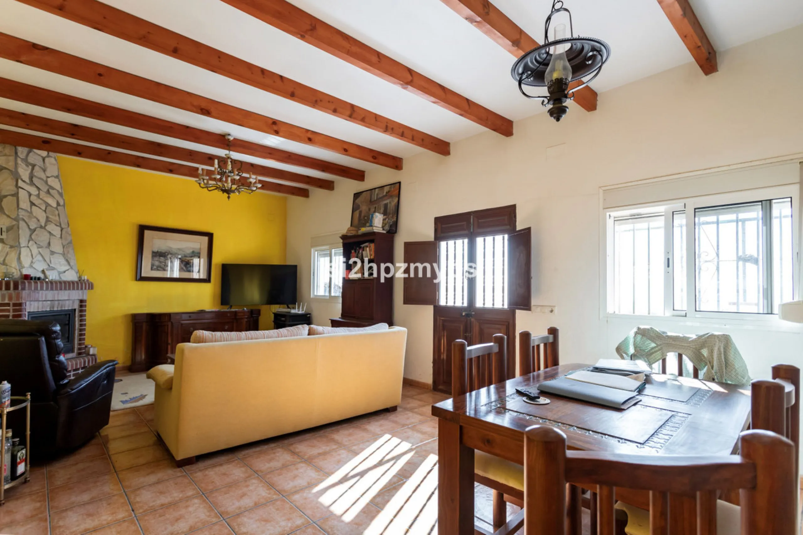 Finca with panoramic views and mango plantation Welcome to this rustic and lovely finca with 10,700 sqm of land and mango plantation located only 3 km from the beach in Lagos and 15 minutes from Torrox Costa via a road in good condition.