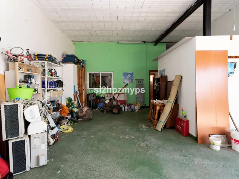 Finca with panoramic views and mango plantation Welcome to this rustic and lovely finca with 10,700 sqm of land and mango plantation located only 3 km from the beach in Lagos and 15 minutes from Torrox Costa via a road in good condition.