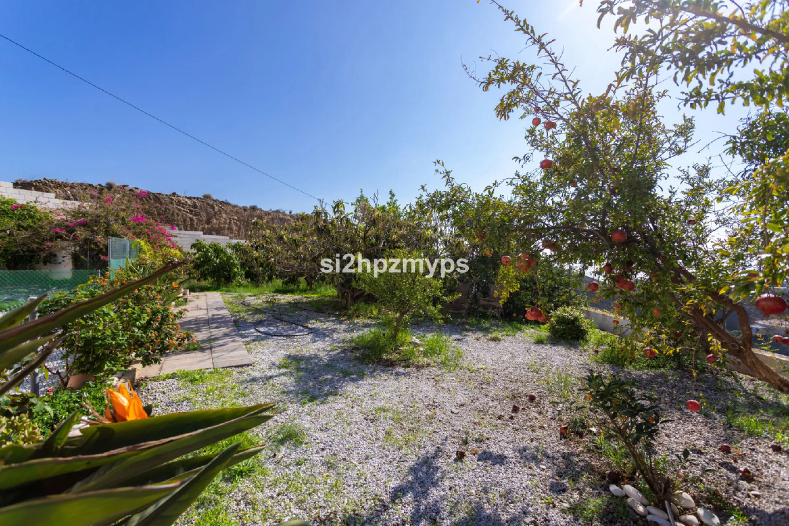 Finca with panoramic views and mango plantation Welcome to this rustic and lovely finca with 10,700 sqm of land and mango plantation located only 3 km from the beach in Lagos and 15 minutes from Torrox Costa via a road in good condition.