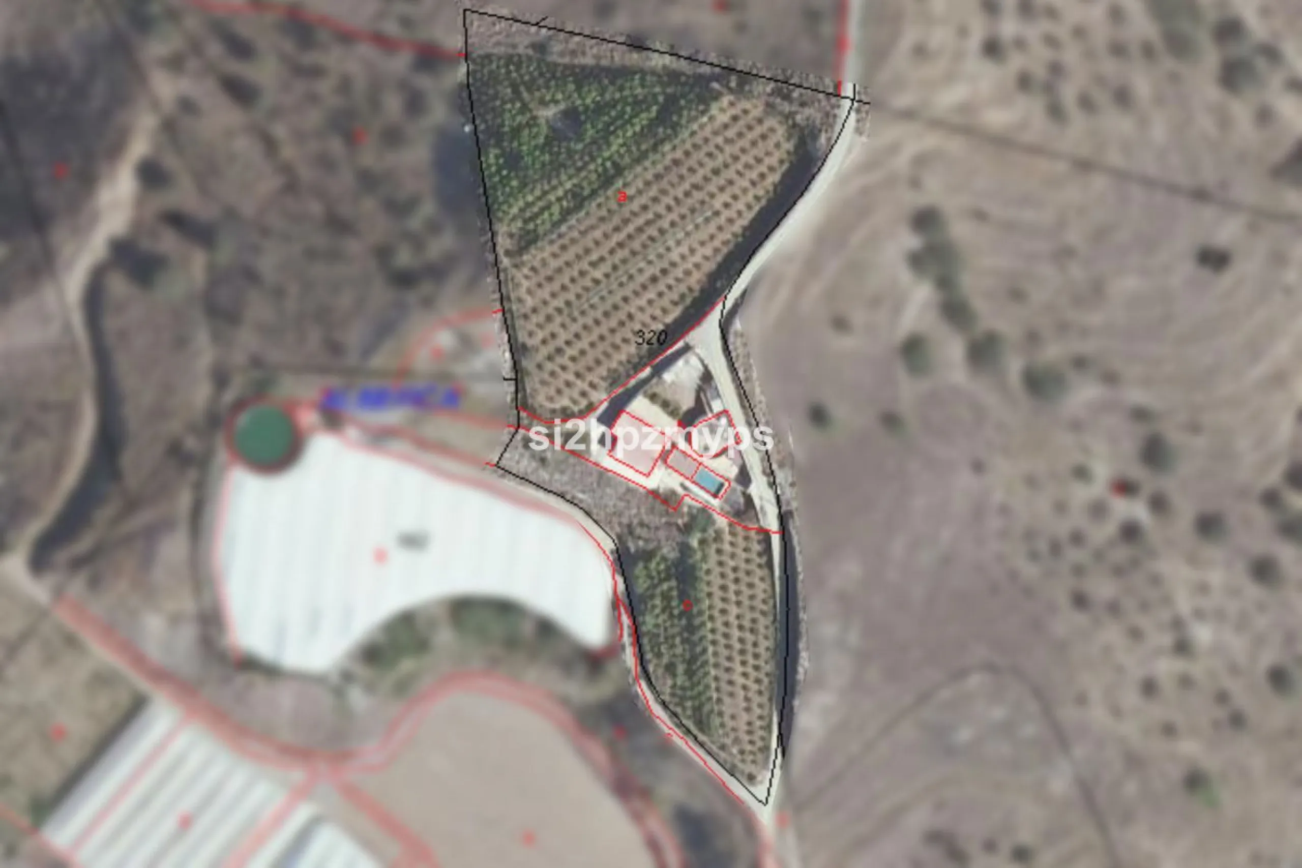 Finca with panoramic views and mango plantation Welcome to this rustic and lovely finca with 10,700 sqm of land and mango plantation located only 3 km from the beach in Lagos and 15 minutes from Torrox Costa via a road in good condition.