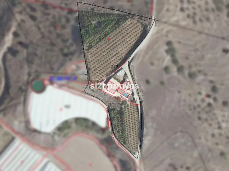 Finca with panoramic views and mango plantation Welcome to this rustic and lovely finca with 10,700 sqm of land and mango plantation located only 3 km from the beach in Lagos and 15 minutes from Torrox Costa via a road in good condition.