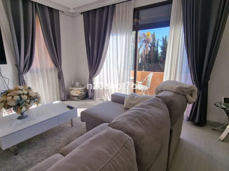 Apartment - Penthouse Duplex в продаже в El Paraiso, Málaga. В доме 3 спален и 3 ванных комнат. Площадь дома 235 м²