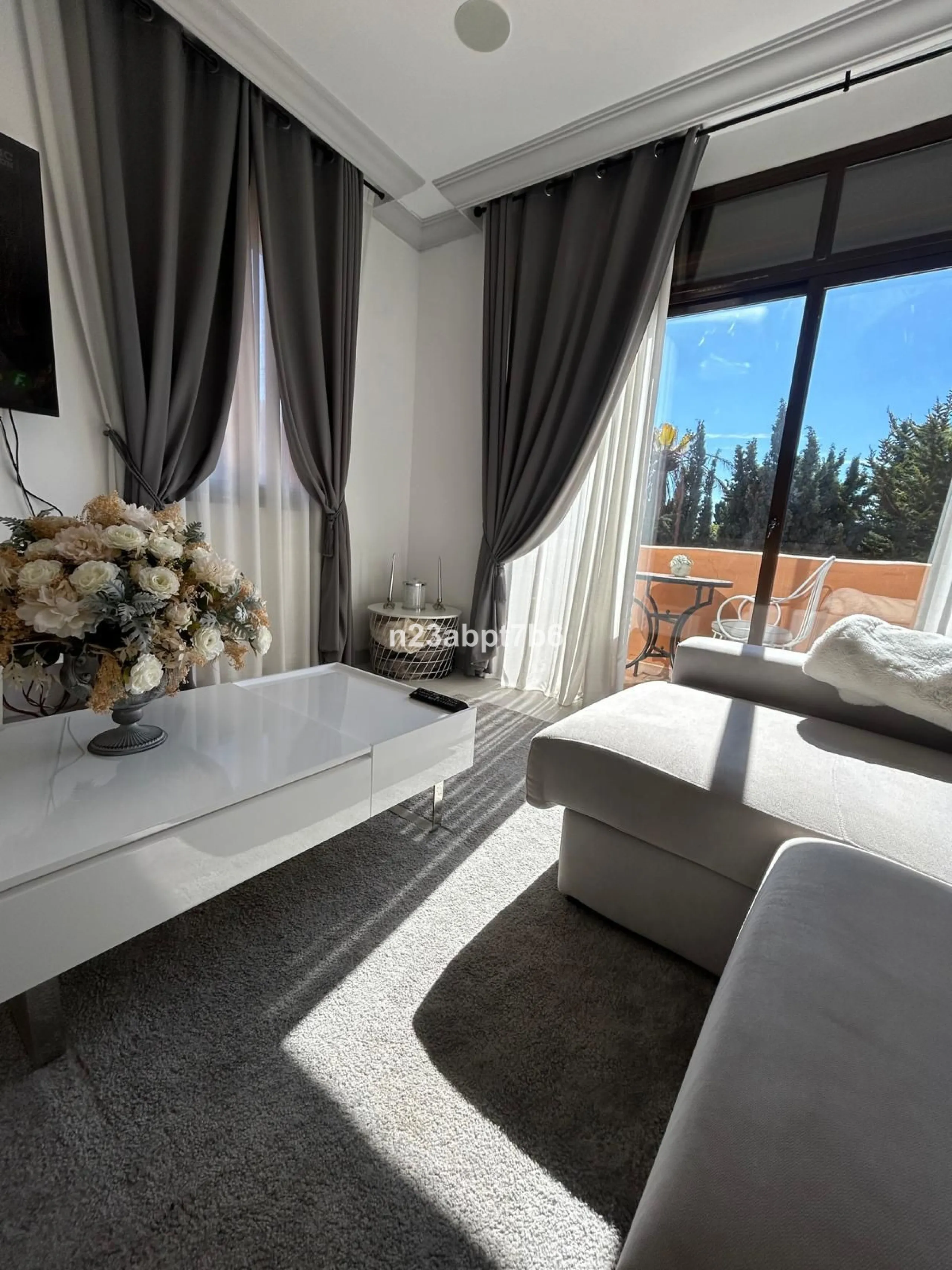 Apartment - Penthouse Duplex в продаже в El Paraiso, Málaga. В доме 3 спален и 3 ванных комнат. Площадь дома 235 м²