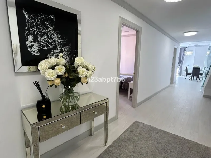 Apartment - Penthouse Duplex в продаже в El Paraiso, Málaga. В доме 3 спален и 3 ванных комнат. Площадь дома 235 м²