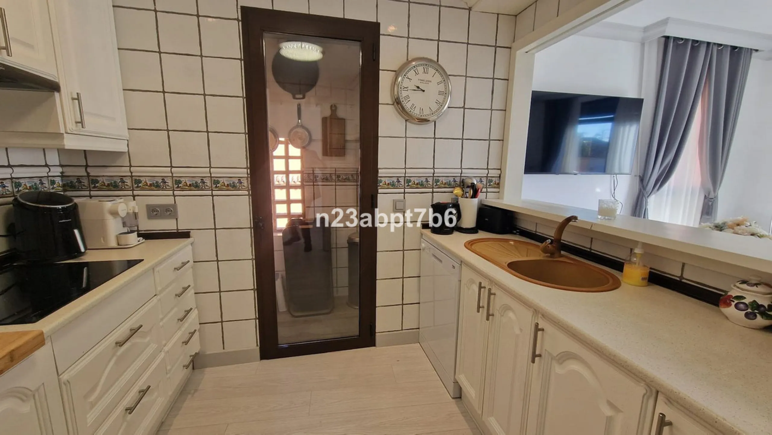 Apartment - Penthouse Duplex в продаже в El Paraiso, Málaga. В доме 3 спален и 3 ванных комнат. Площадь дома 235 м²
