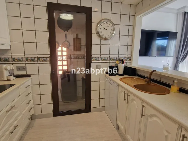 Apartment - Penthouse Duplex в продаже в El Paraiso, Málaga. В доме 3 спален и 3 ванных комнат. Площадь дома 235 м²