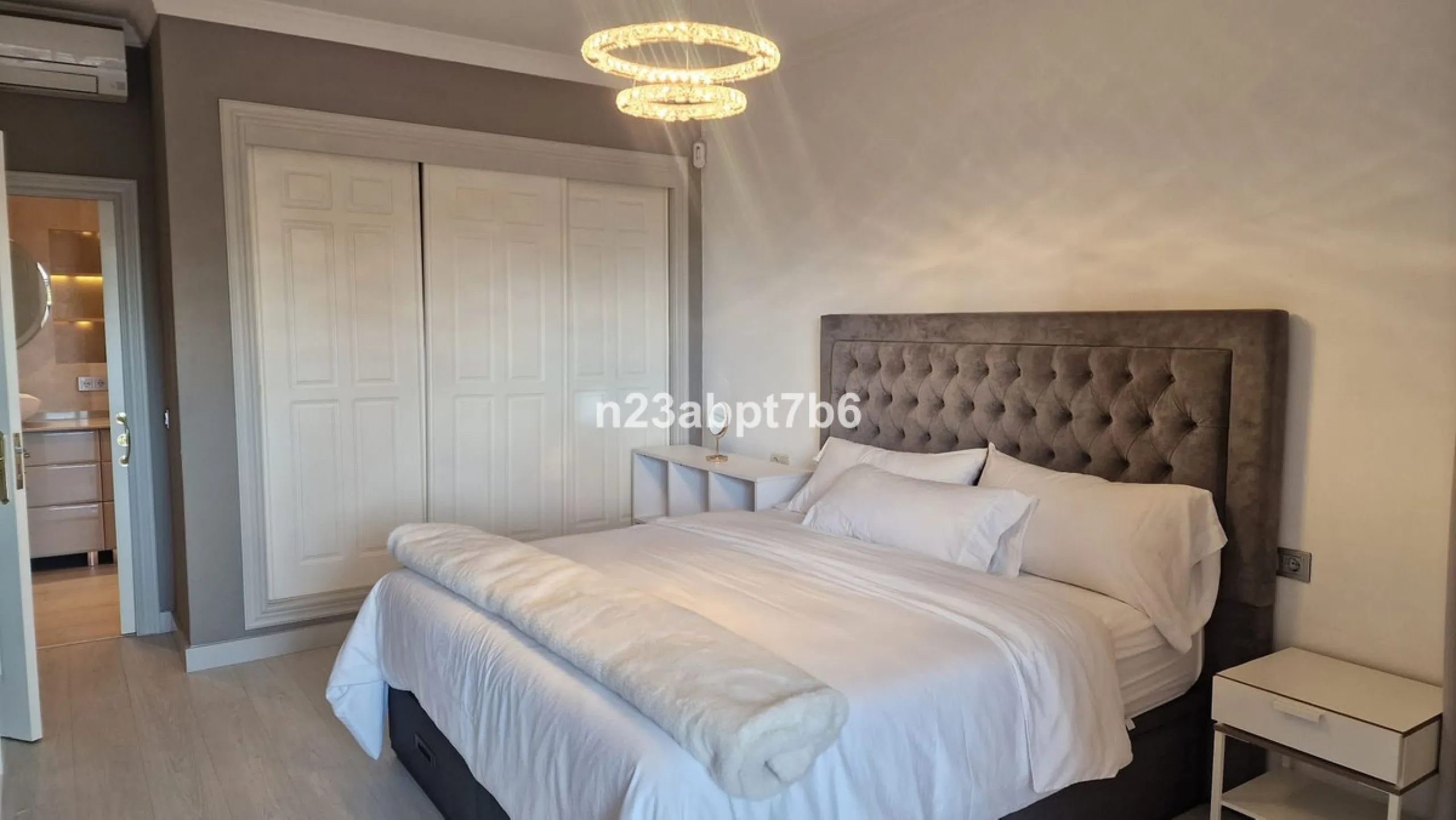 Apartment - Penthouse Duplex в продаже в El Paraiso, Málaga. В доме 3 спален и 3 ванных комнат. Площадь дома 235 м²