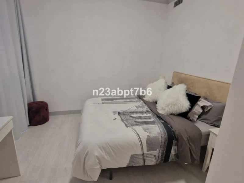 Apartment - Penthouse Duplex в продаже в El Paraiso, Málaga. В доме 3 спален и 3 ванных комнат. Площадь дома 235 м²