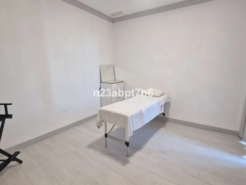 Apartment - Penthouse Duplex в продаже в El Paraiso, Málaga. В доме 3 спален и 3 ванных комнат. Площадь дома 235 м²