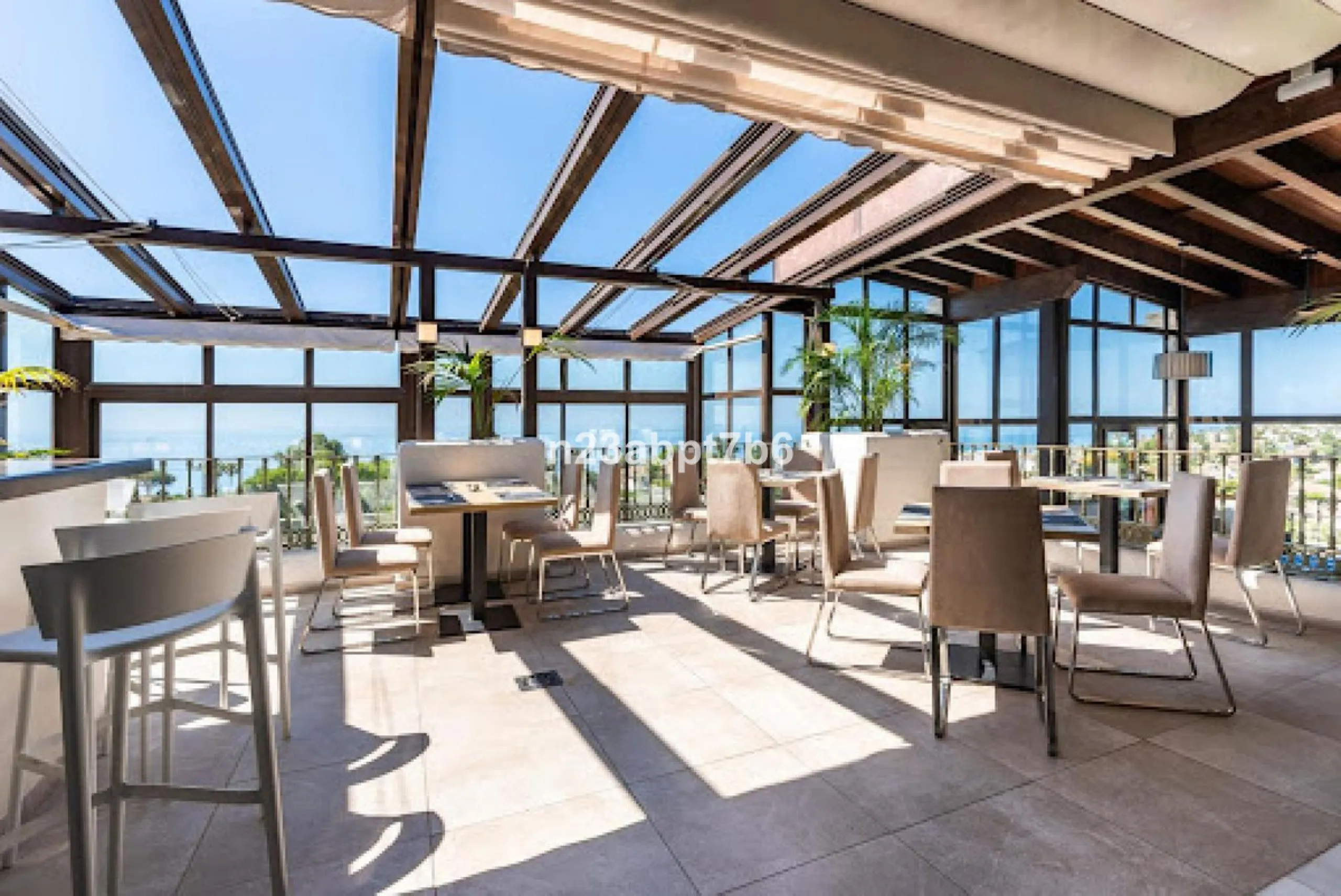 Apartment - Penthouse Duplex в продаже в El Paraiso, Málaga. В доме 3 спален и 3 ванных комнат. Площадь дома 235 м²