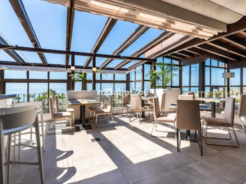 Apartment - Penthouse Duplex в продаже в El Paraiso, Málaga. В доме 3 спален и 3 ванных комнат. Площадь дома 235 м²