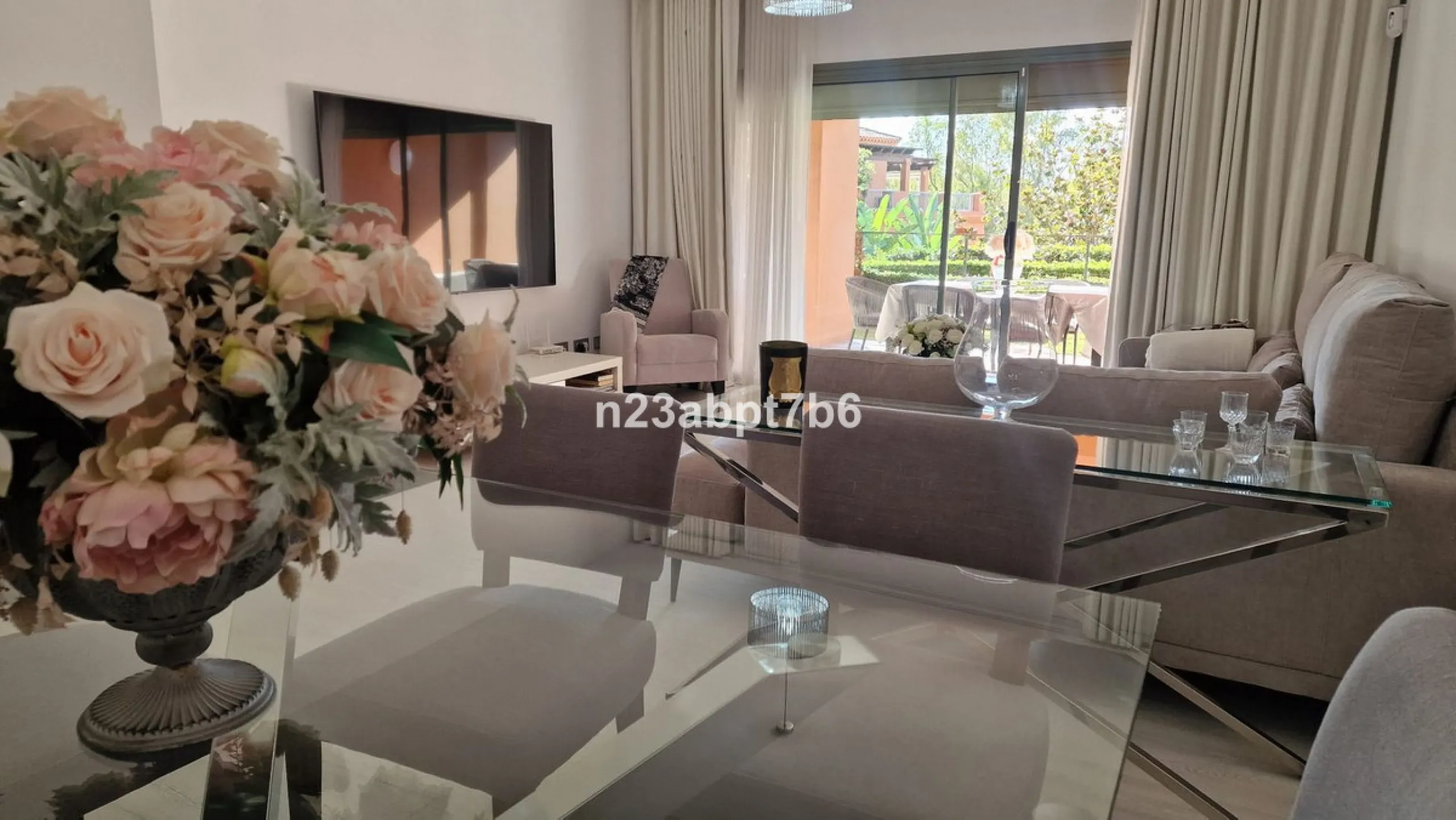 Fantastic Ground floor apartment that boast a spacious living and dining room that leads to a sunny south-west terrace and garden.