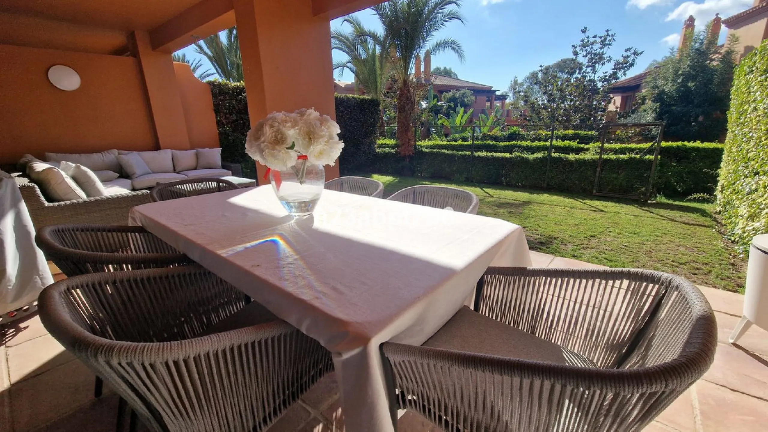 Fantastic Ground floor apartment that boast a spacious living and dining room that leads to a sunny south-west terrace and garden.