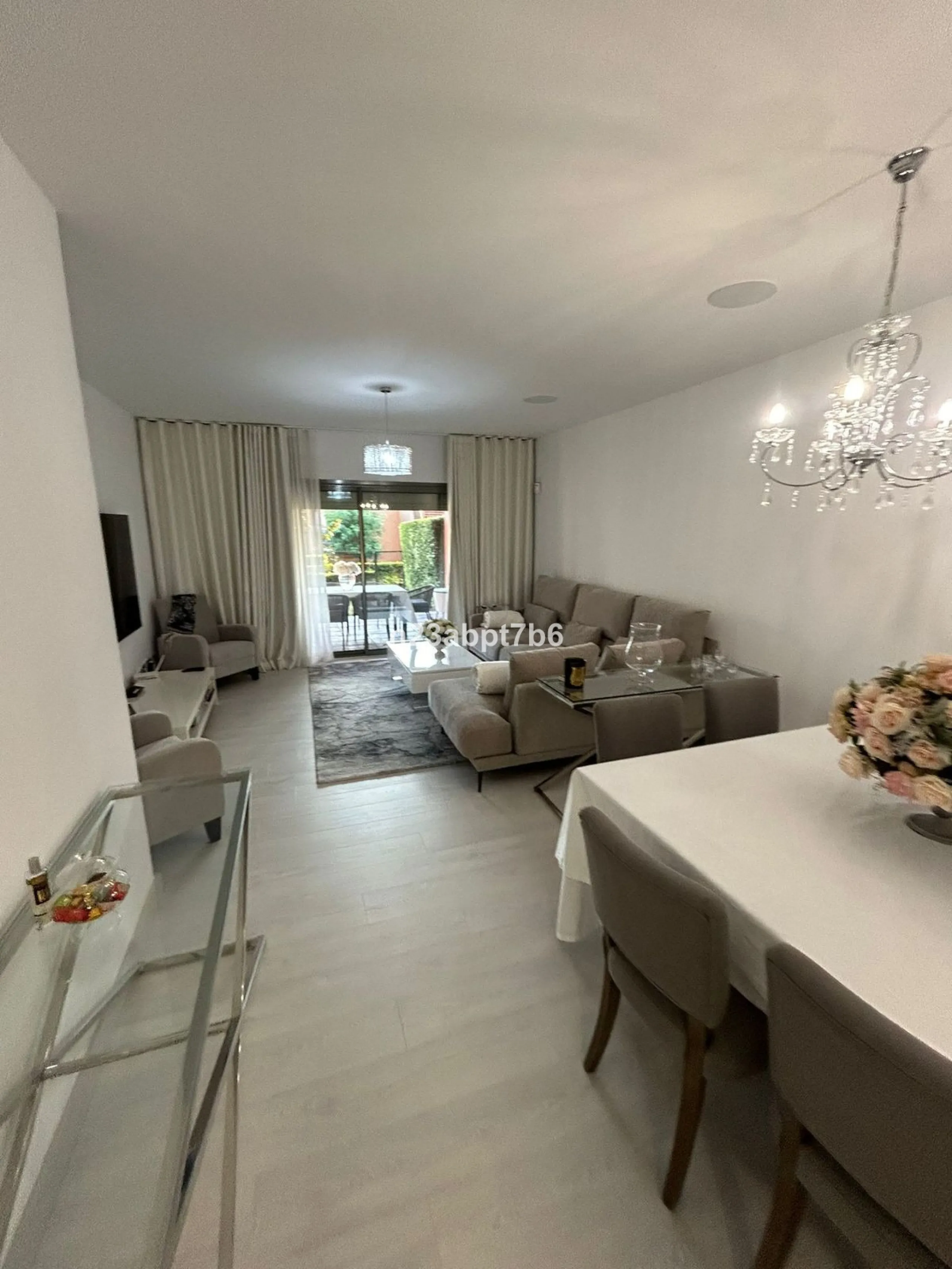 Fantastic Ground floor apartment that boast a spacious living and dining room that leads to a sunny south-west terrace and garden.
