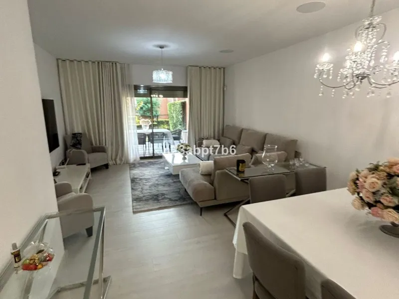 Fantastic Ground floor apartment that boast a spacious living and dining room that leads to a sunny south-west terrace and garden.