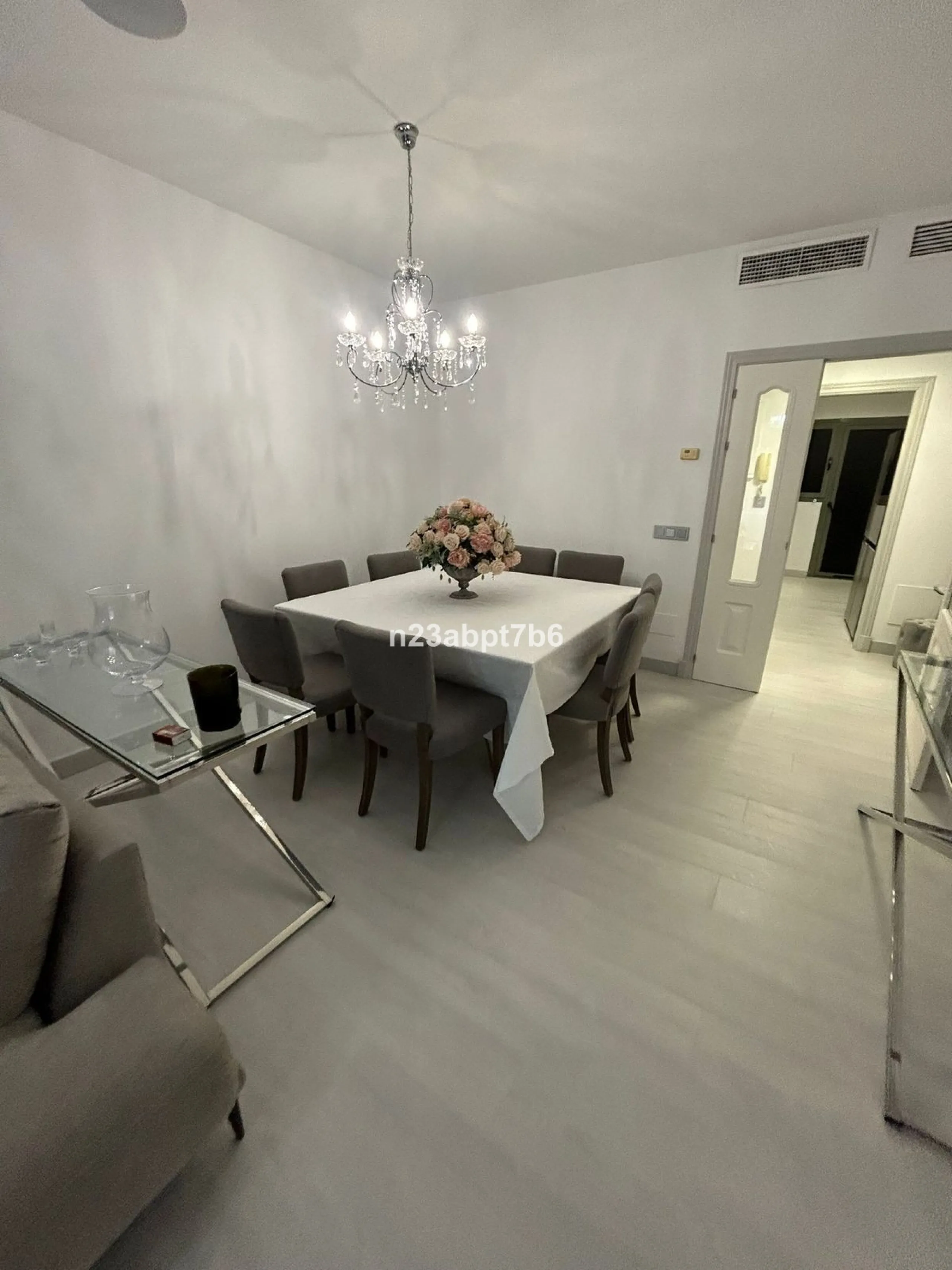 Fantastic Ground floor apartment that boast a spacious living and dining room that leads to a sunny south-west terrace and garden.