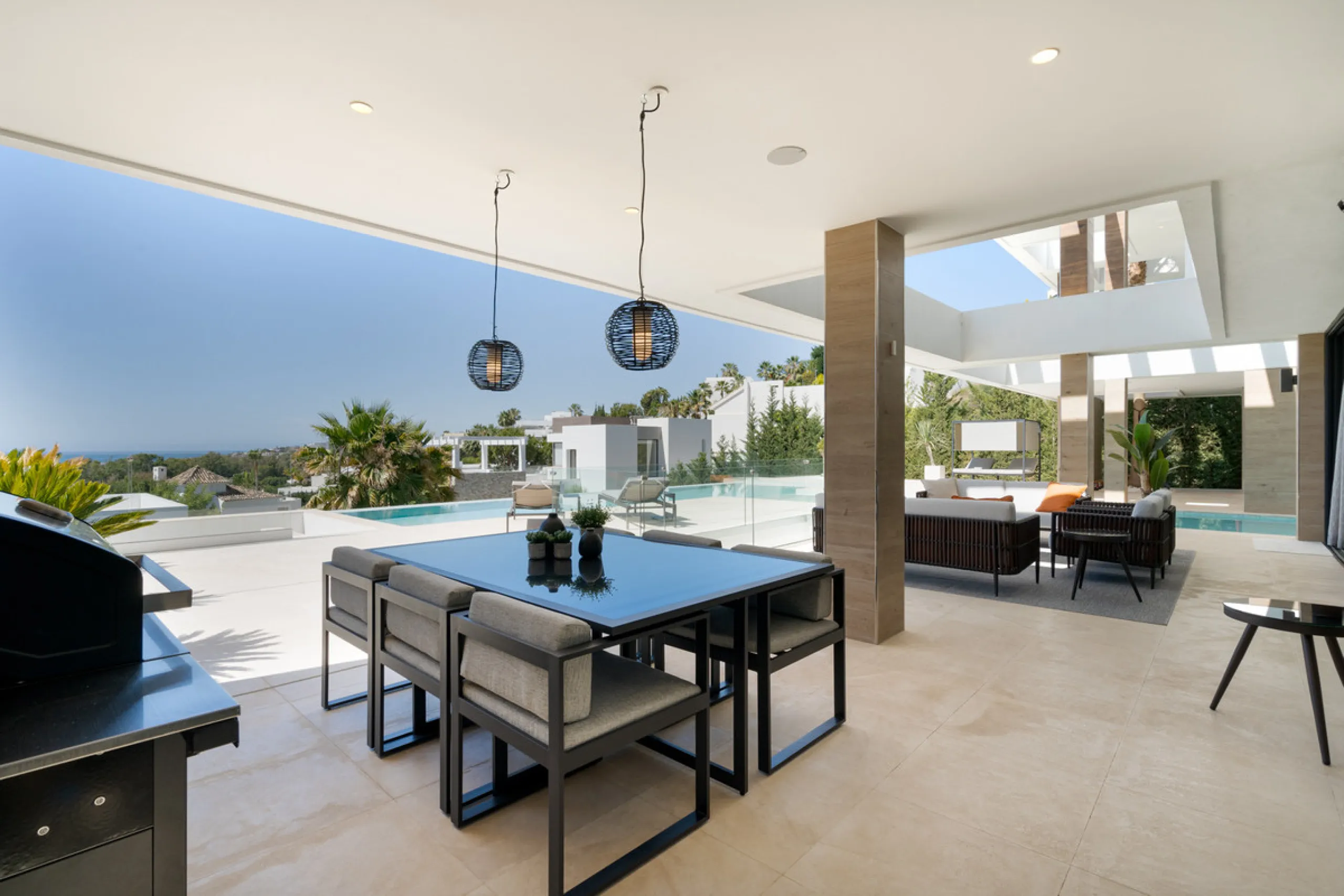 Discover a stunning luxury villa located in the highly sought-after area of La Alquería, Benahavis, offering both exclusivity and convenience. This elegant five-bedroom, five-bathroom residence is ideally situated, with Puerto Banús and Marbella just a sh