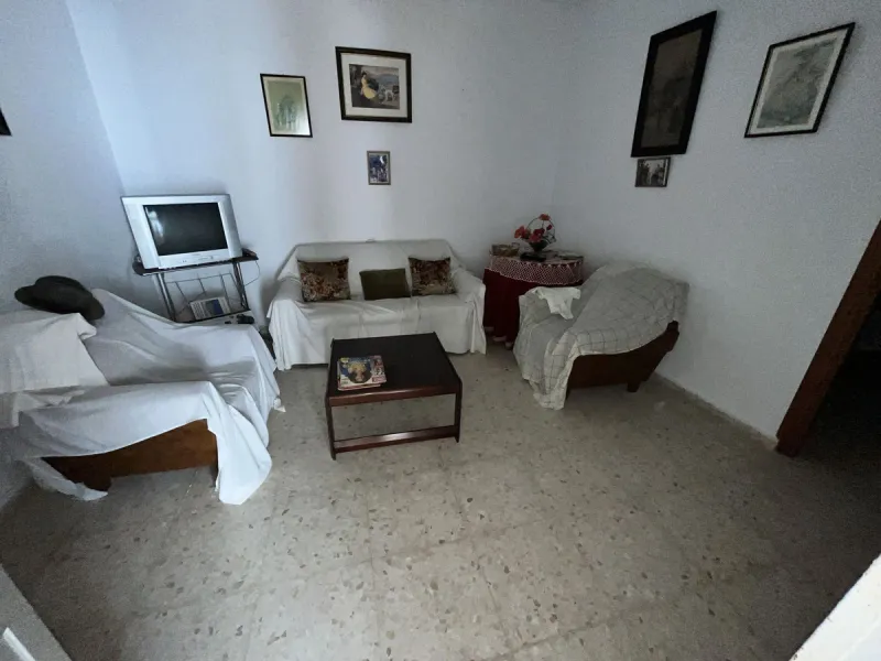 Investitionsmöglichkeit im Zentrum von Estepona, an der Fußgängerzone Calle Mondéjar, sehr nah am neuen Boulevard, Geschäften und Dienstleistungen sowie fußläufig zum Meer