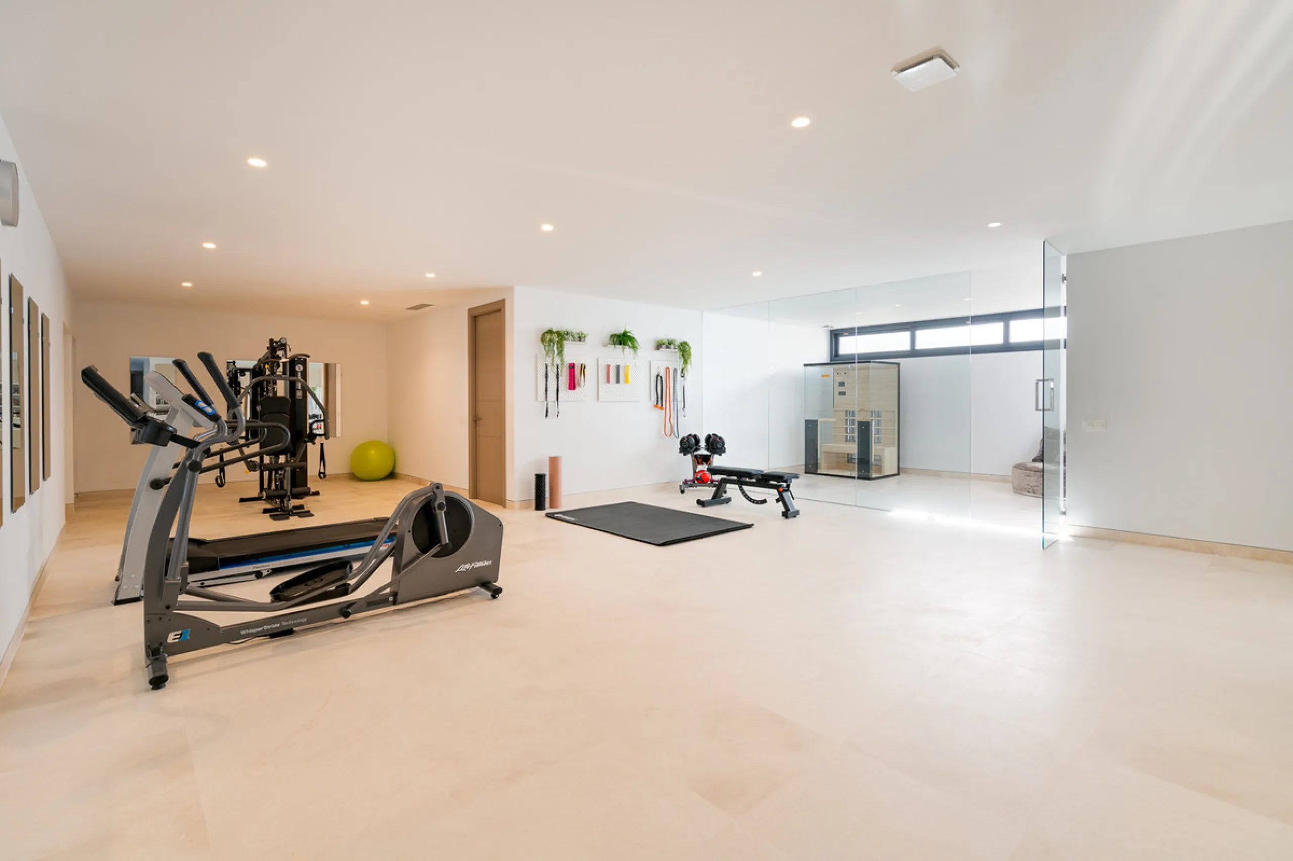 Discover a stunning luxury villa located in the highly sought-after area of La Alquería, Benahavis, offering both exclusivity and convenience. This elegant five-bedroom, five-bathroom residence is ideally situated, with Puerto Banús and Marbella just a sh