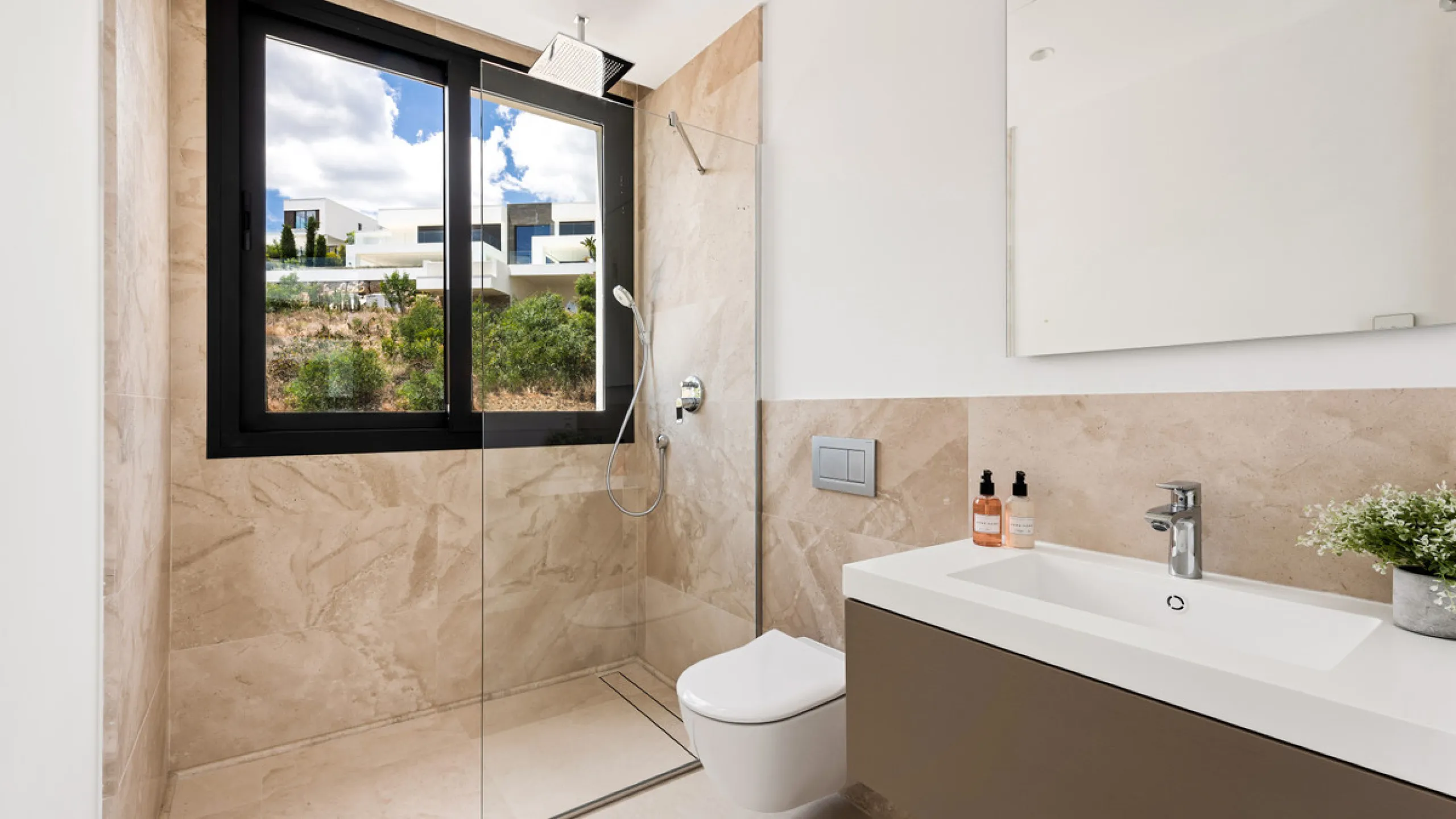 Discover a stunning luxury villa located in the highly sought-after area of La Alquería, Benahavis, offering both exclusivity and convenience. This elegant five-bedroom, five-bathroom residence is ideally situated, with Puerto Banús and Marbella just a sh