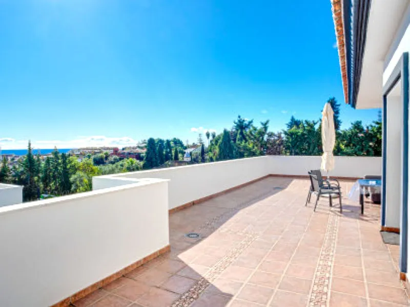 House - Detached Villa в продаже в Marbella, Málaga. В доме 5 спален и 3 ванных комнат. Площадь дома 430 м²