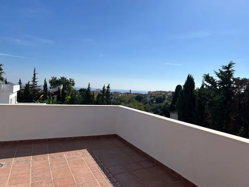 House - Detached Villa в продаже в Marbella, Málaga. В доме 5 спален и 3 ванных комнат. Площадь дома 430 м²