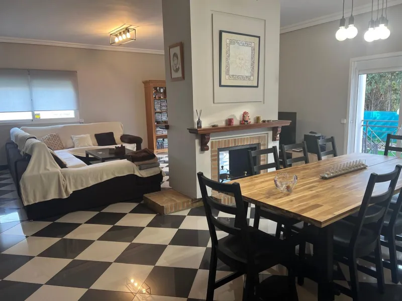 House - Detached Villa в продаже в Marbella, Málaga. В доме 5 спален и 3 ванных комнат. Площадь дома 430 м²