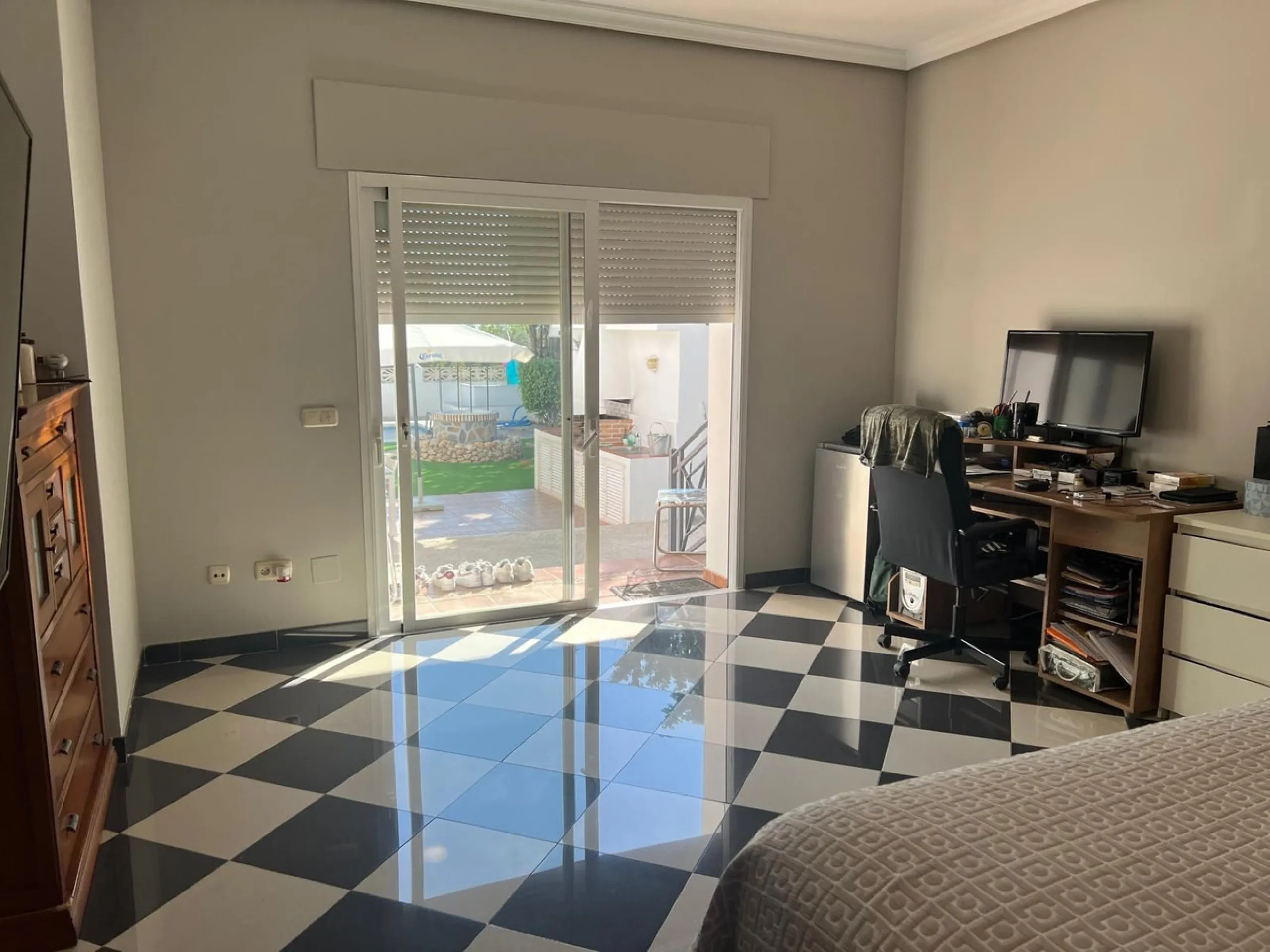 House - Detached Villa в продаже в Marbella, Málaga. В доме 5 спален и 3 ванных комнат. Площадь дома 430 м²