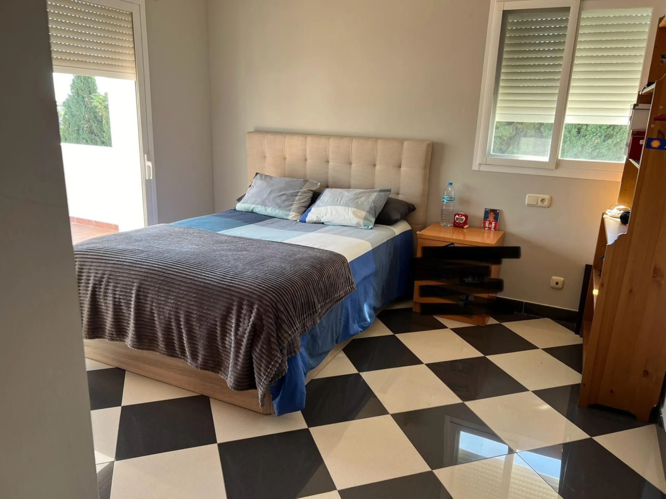 House - Detached Villa в продаже в Marbella, Málaga. В доме 5 спален и 3 ванных комнат. Площадь дома 430 м²