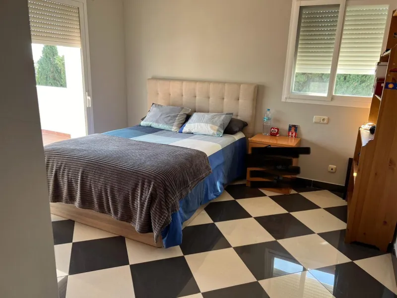House - Detached Villa в продаже в Marbella, Málaga. В доме 5 спален и 3 ванных комнат. Площадь дома 430 м²