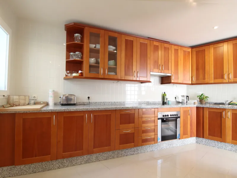 Situated just 9 mins from the Golden Mile and 10 into Puerto Banus, this is a small, unique development of just 59 townhouses, nestled into the foothills of the La Concha mountain in one of Spain´s biggest National Parks and overlooking the Istan lake. Pe