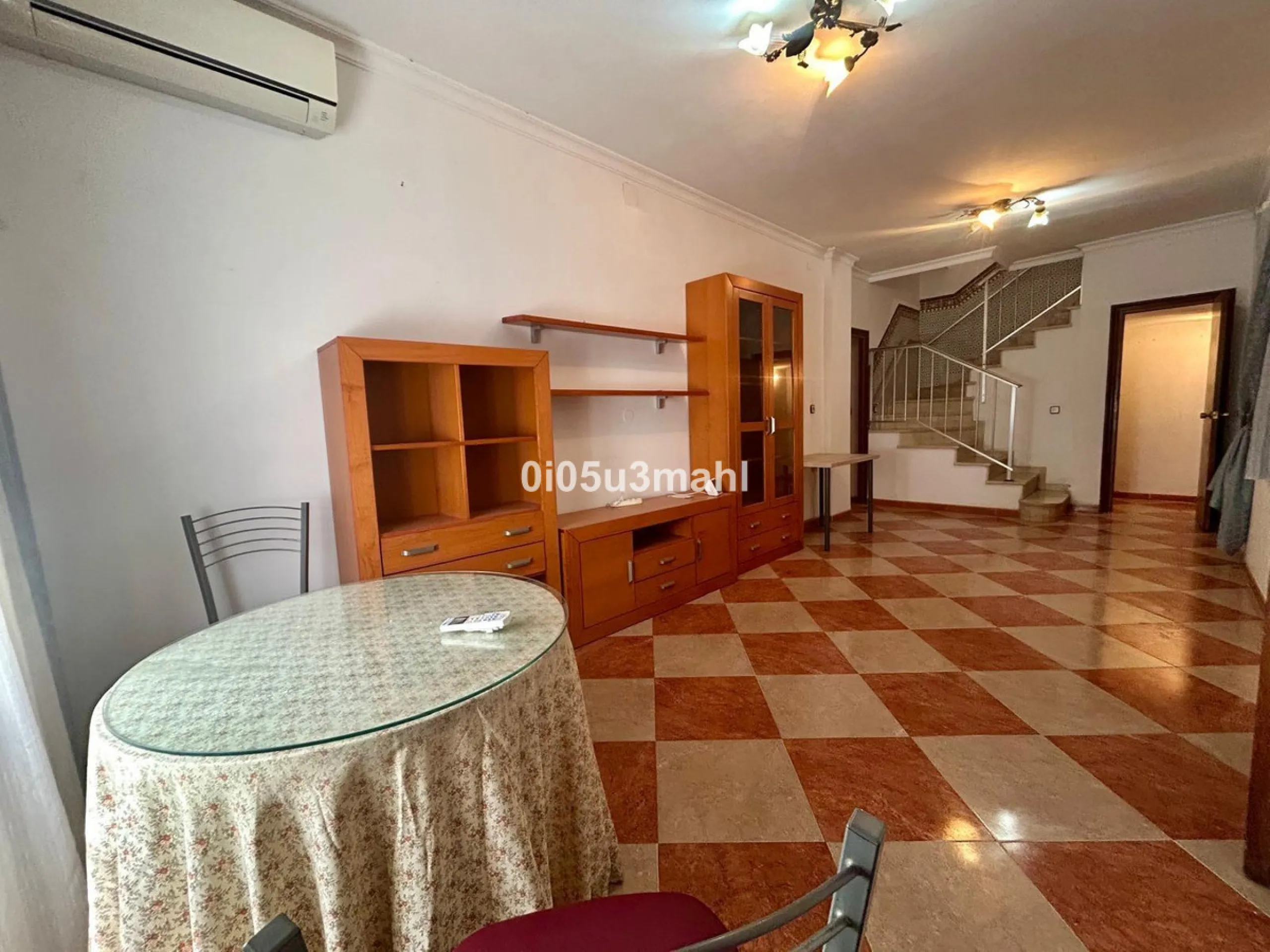 Discover this charming 180m2 house, according to the land registry, ideal for those seeking a customizable project.