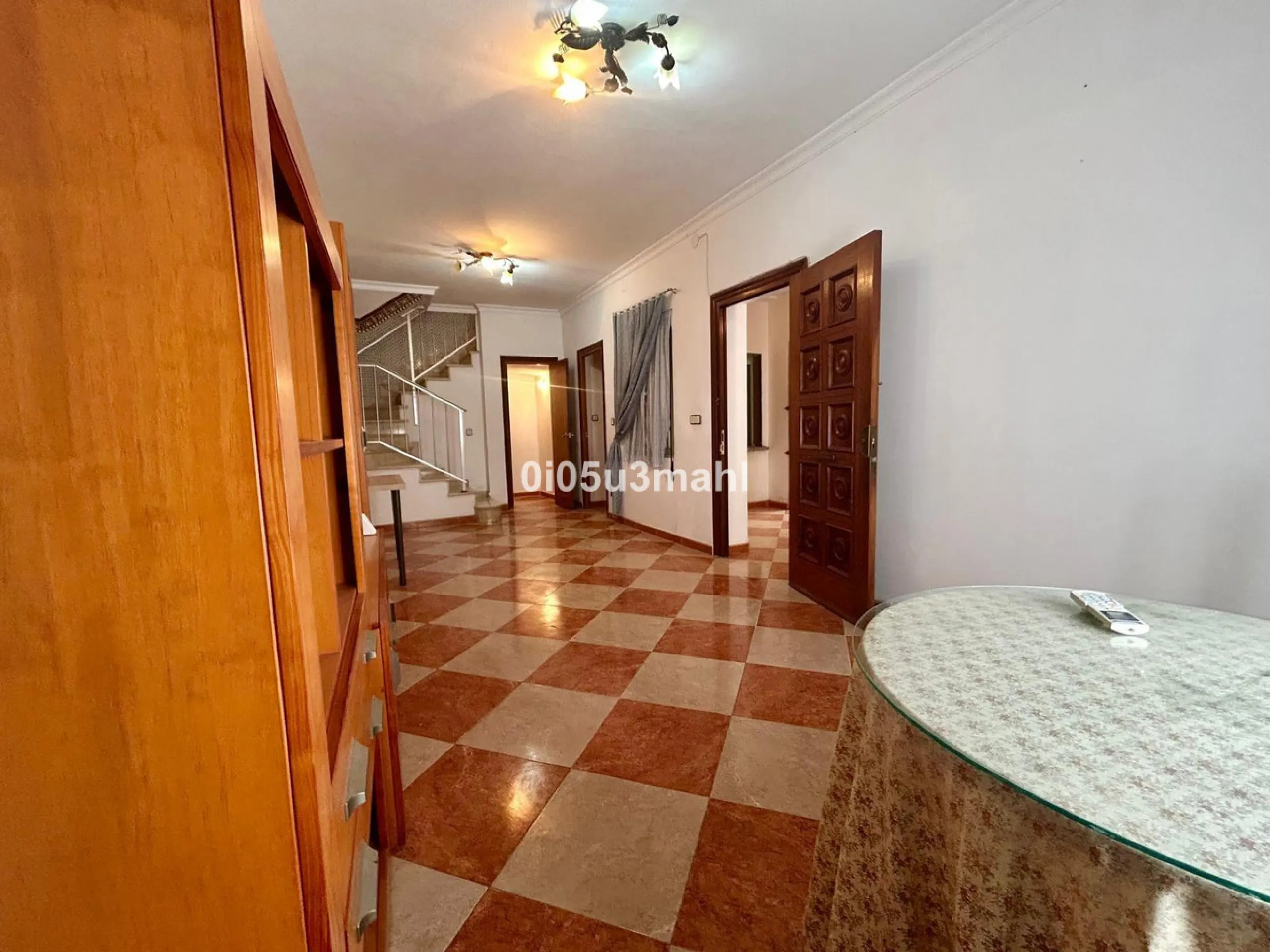 Discover this charming 180m2 house, according to the land registry, ideal for those seeking a customizable project.