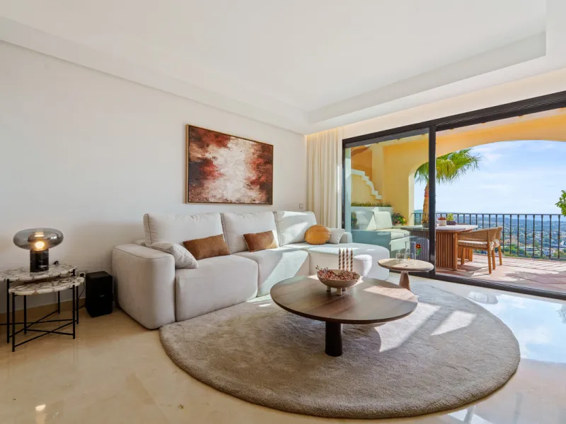 Discover the epitome of luxury living with this exceptional penthouse in Buenavista, La Quinta, perfectly situated to enjoy panoramic views of the sea, mountains and surrounding golf greens. This prime residence features terraces designed for all-season u