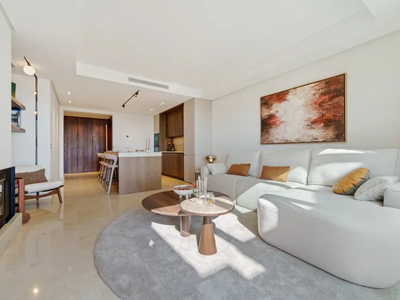 Discover the epitome of luxury living with this exceptional penthouse in Buenavista, La Quinta, perfectly situated to enjoy panoramic views of the sea, mountains and surrounding golf greens. This prime residence features terraces designed for all-season u