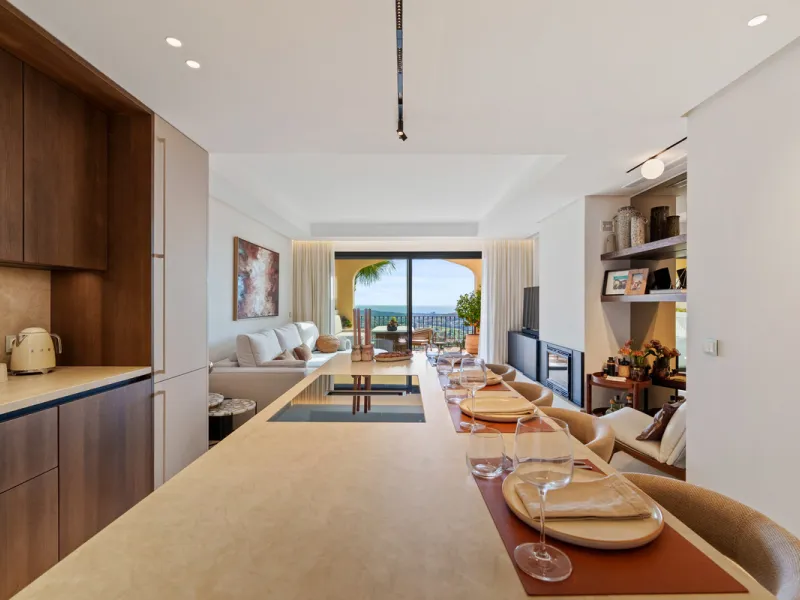 Discover the epitome of luxury living with this exceptional penthouse in Buenavista, La Quinta, perfectly situated to enjoy panoramic views of the sea, mountains and surrounding golf greens. This prime residence features terraces designed for all-season u
