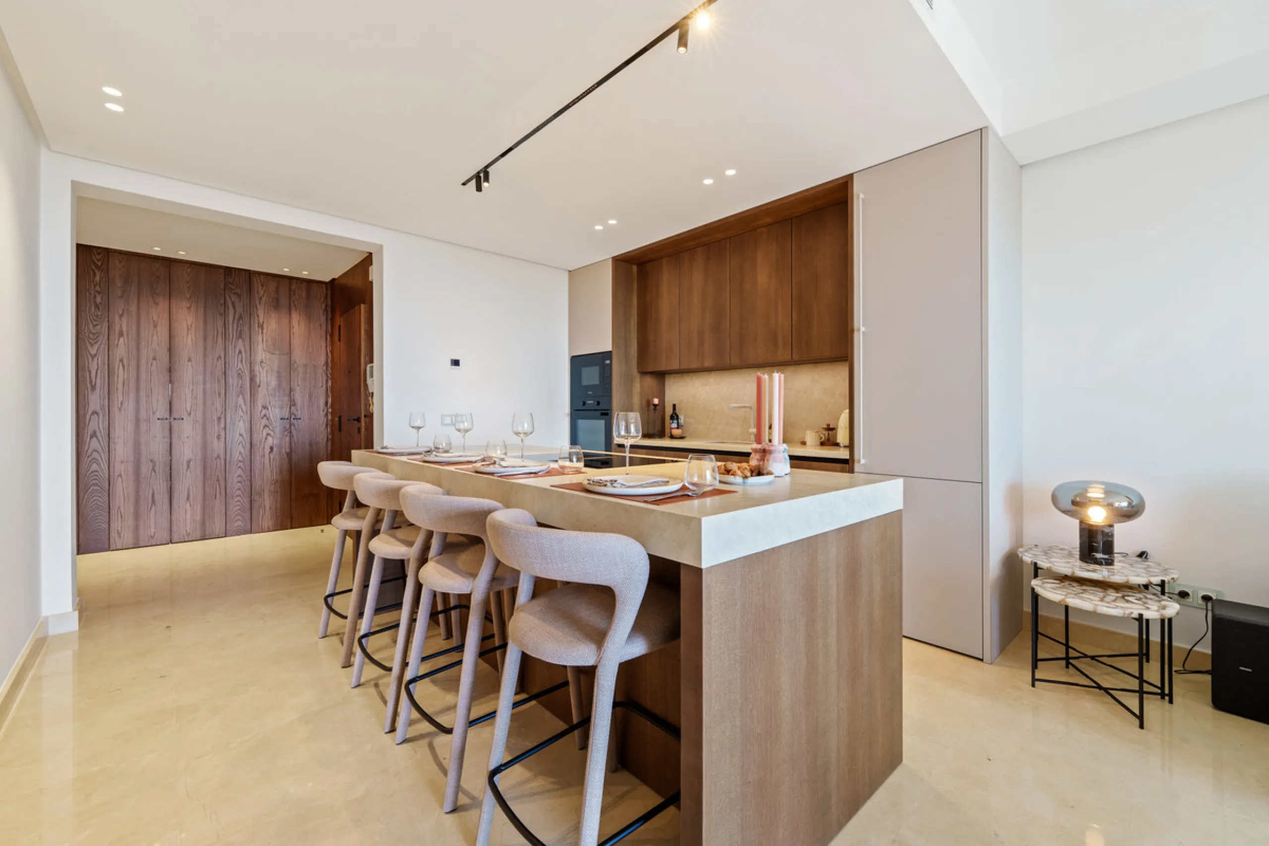 Discover the epitome of luxury living with this exceptional penthouse in Buenavista, La Quinta, perfectly situated to enjoy panoramic views of the sea, mountains and surrounding golf greens. This prime residence features terraces designed for all-season u