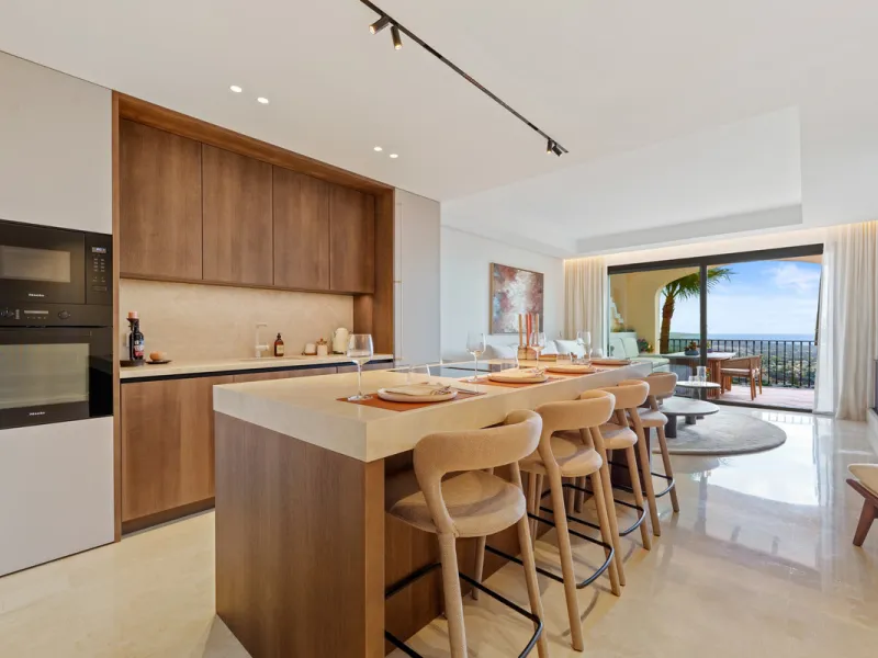 Discover the epitome of luxury living with this exceptional penthouse in Buenavista, La Quinta, perfectly situated to enjoy panoramic views of the sea, mountains and surrounding golf greens. This prime residence features terraces designed for all-season u