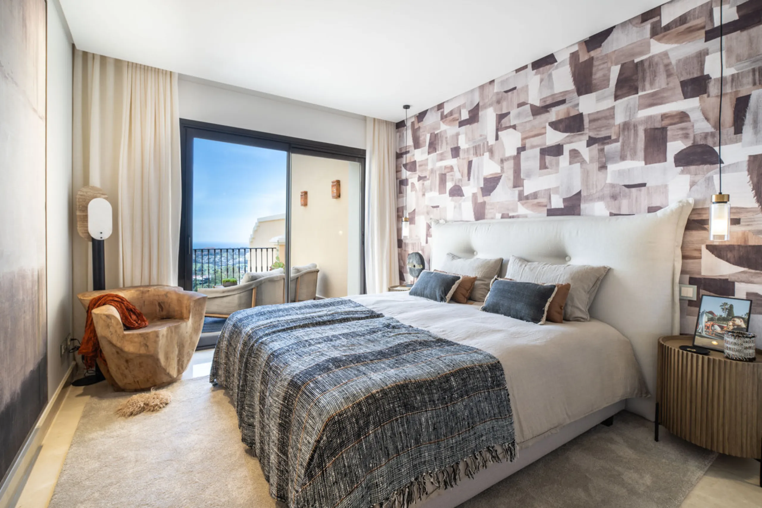 Discover the epitome of luxury living with this exceptional penthouse in Buenavista, La Quinta, perfectly situated to enjoy panoramic views of the sea, mountains and surrounding golf greens. This prime residence features terraces designed for all-season u