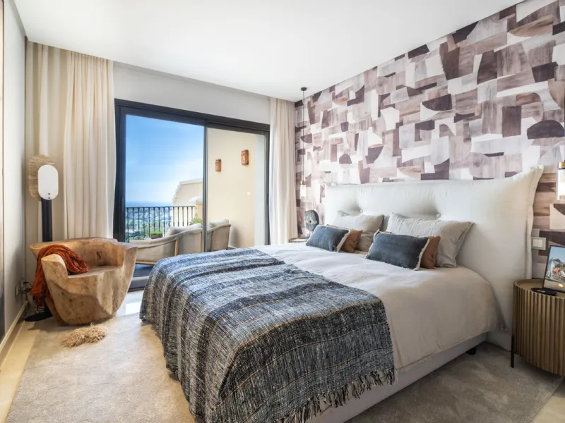 Discover the epitome of luxury living with this exceptional penthouse in Buenavista, La Quinta, perfectly situated to enjoy panoramic views of the sea, mountains and surrounding golf greens. This prime residence features terraces designed for all-season u