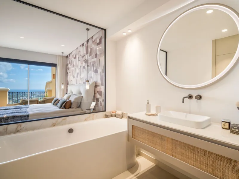 Discover the epitome of luxury living with this exceptional penthouse in Buenavista, La Quinta, perfectly situated to enjoy panoramic views of the sea, mountains and surrounding golf greens. This prime residence features terraces designed for all-season u