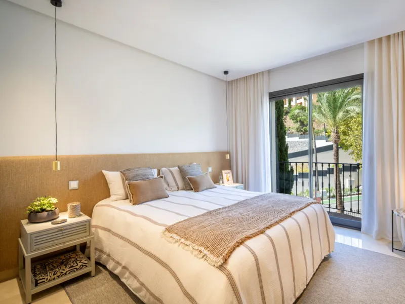 Discover the epitome of luxury living with this exceptional penthouse in Buenavista, La Quinta, perfectly situated to enjoy panoramic views of the sea, mountains and surrounding golf greens. This prime residence features terraces designed for all-season u