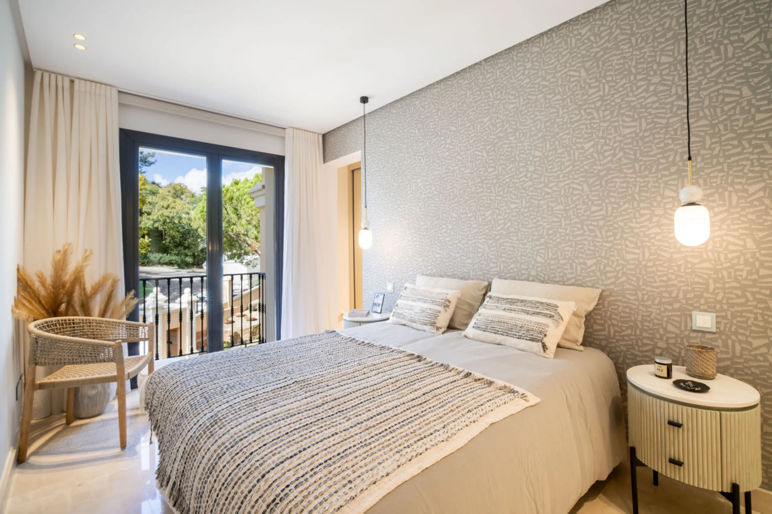 Discover the epitome of luxury living with this exceptional penthouse in Buenavista, La Quinta, perfectly situated to enjoy panoramic views of the sea, mountains and surrounding golf greens. This prime residence features terraces designed for all-season u