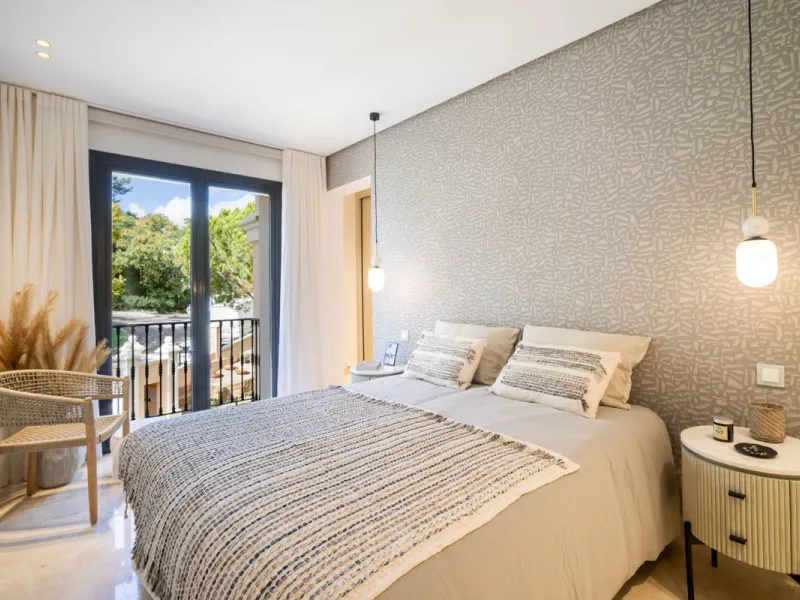 Discover the epitome of luxury living with this exceptional penthouse in Buenavista, La Quinta, perfectly situated to enjoy panoramic views of the sea, mountains and surrounding golf greens. This prime residence features terraces designed for all-season u