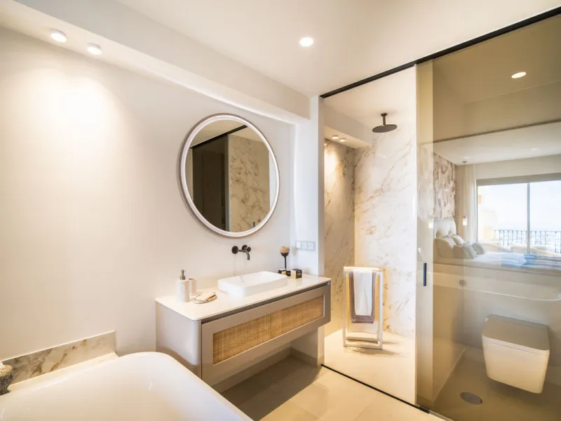 Discover the epitome of luxury living with this exceptional penthouse in Buenavista, La Quinta, perfectly situated to enjoy panoramic views of the sea, mountains and surrounding golf greens. This prime residence features terraces designed for all-season u