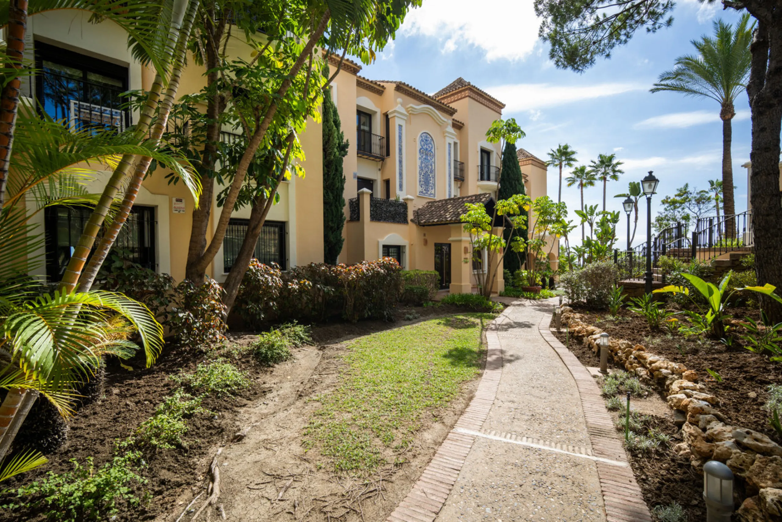 Discover the epitome of luxury living with this exceptional penthouse in Buenavista, La Quinta, perfectly situated to enjoy panoramic views of the sea, mountains and surrounding golf greens. This prime residence features terraces designed for all-season u