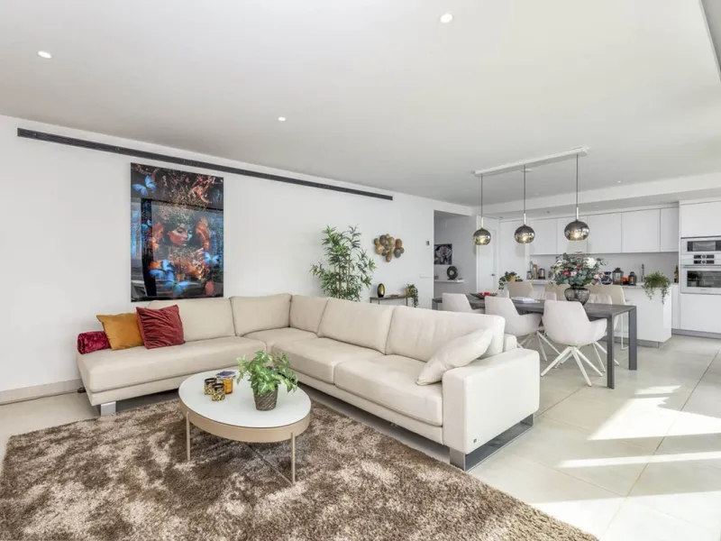 Experience the "Wow" Factor. From the moment you step into this luxurious 3-bedroom apartment, you are greeted by an immediate sense of openness, sophistication, and tranquility. The seamless blend of spacious design and natural light creates a "wow" fact