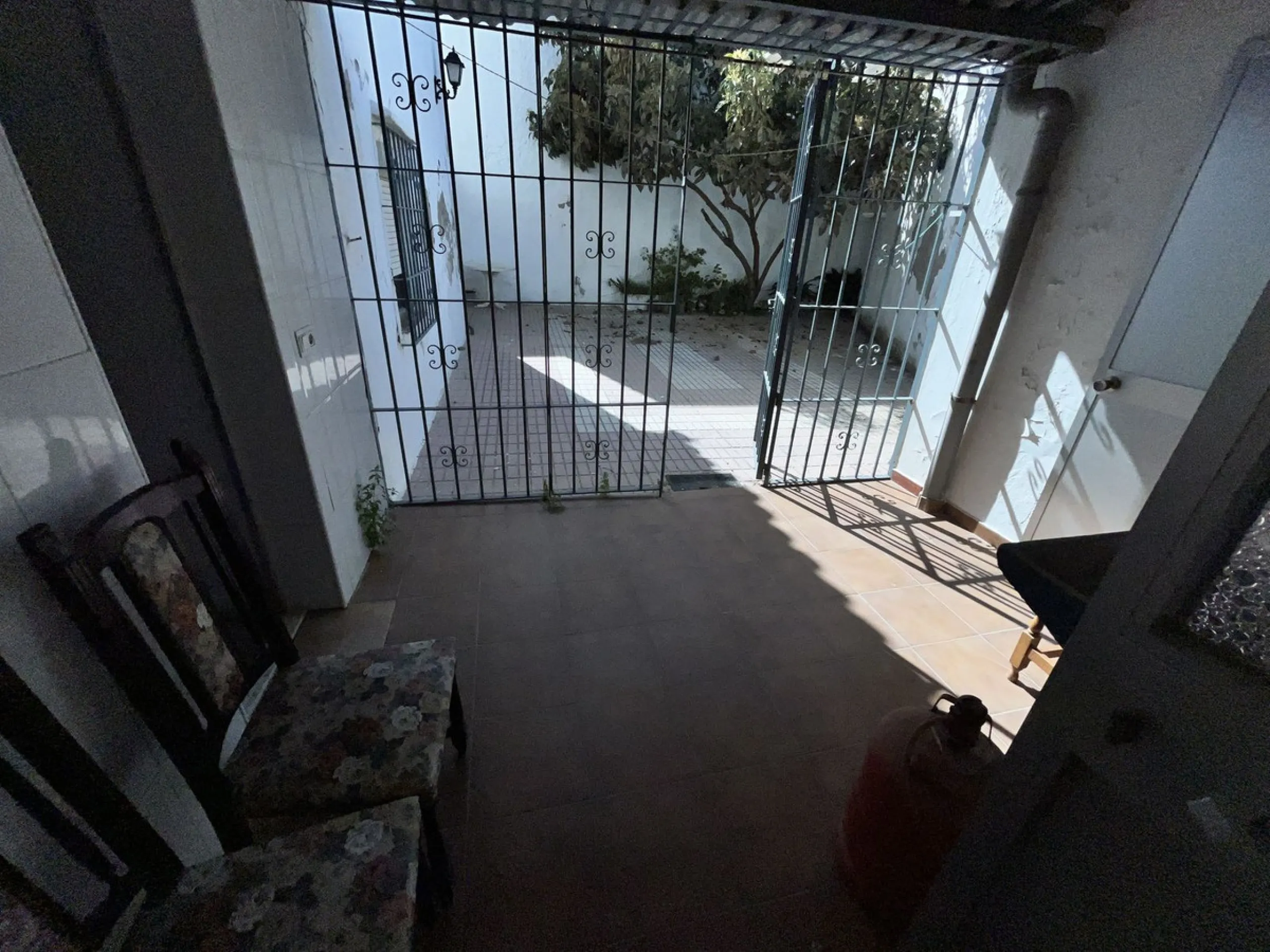 Investitionsmöglichkeit im Zentrum von Estepona, an der Fußgängerzone Calle Mondéjar, sehr nah am neuen Boulevard, Geschäften und Dienstleistungen sowie fußläufig zum Meer